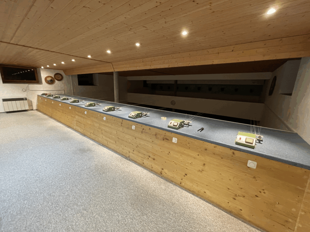 Luftgewehr-Schießstand mit 20 Bahnen